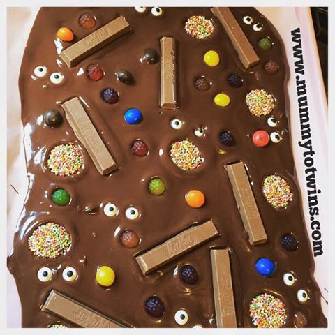 Saw this online and had to give it a go. Step 1: Melt chocolate. Step 2: Pour chocolate onto baking paper. Step 3: Add decorations. Step 4: Wait for chocolate to dry and harden, then crack into little bits to serve for your party or as an addition to a cake. ‪#‎kids‬ ‪#‎partyfood‬ ‪#‎foundonline‬ ‪#‎birthdaypartyideas‬ ‪#‎kidsbirthday‬ ‪#‎twins‬ ‪#‎cooking‬ ‪#‎birthdayparty‬